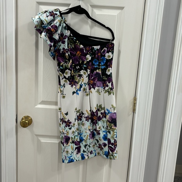 Fitted, one shoulder dress - Picture 2 of 2